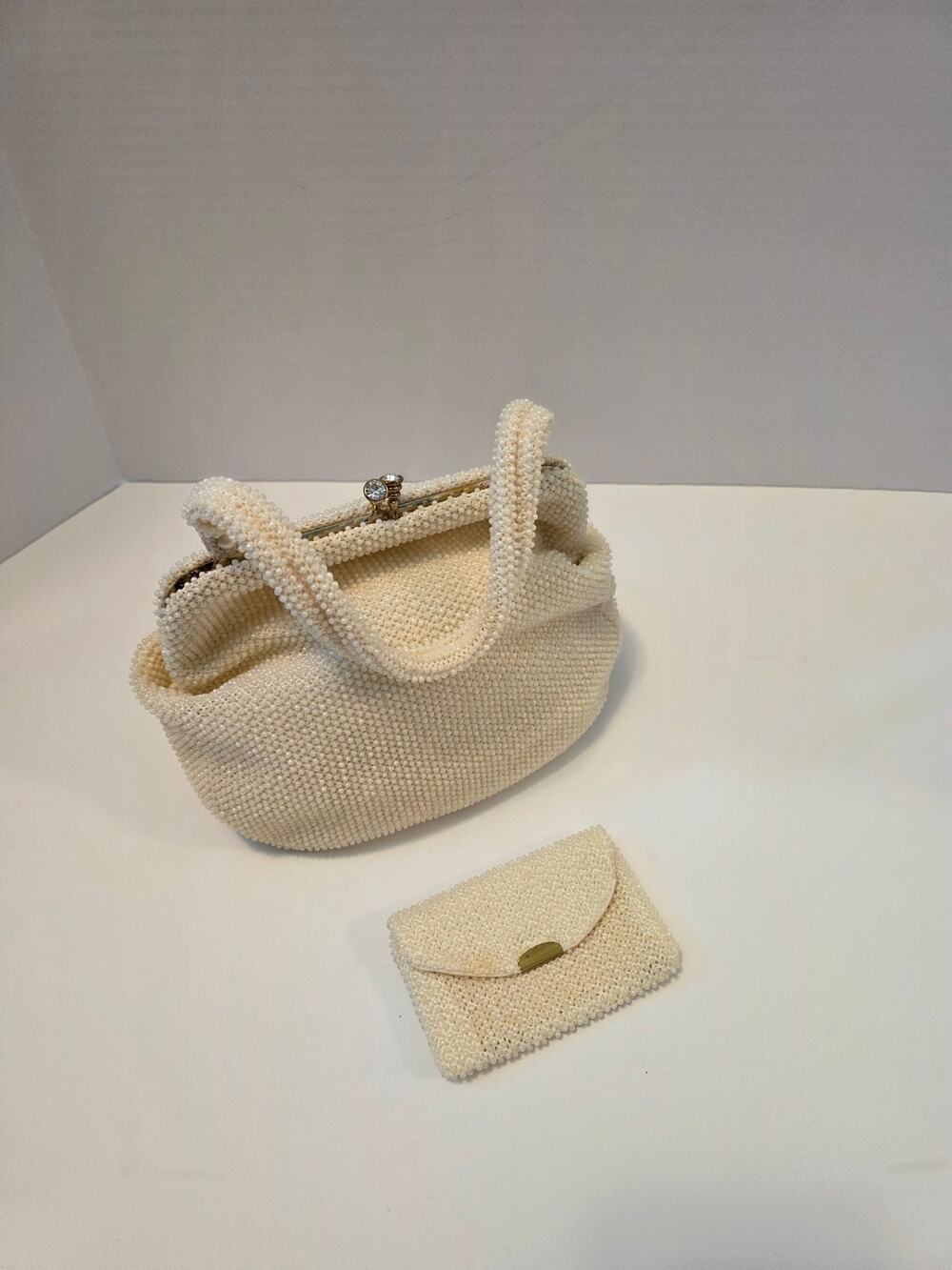 Vintage Lumured 50s 60s Petite Bead Cream Rhinestone Kisslock Handbag & Wallet